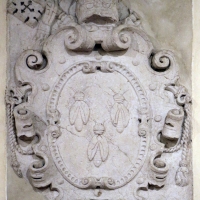 Stemma di urbano VIII barberini in pietra d'istria, dalla porta catena, xvii secolo - Sailko