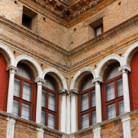 Palazzo Costabili detto di Ludovico il Moro - Particolare Angolo cortile d'onore - Andrea Comisi - Ferrara (FE)