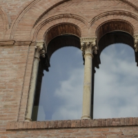 Dettaglio finestra del Palazzo del Governatore di Cento - Antonella Balboni