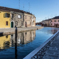 Nel Centro storico di Comacchio - Ponte San Pietro e ponte dei Sisti - Vanni Lazzari