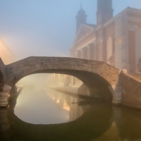 Suggestivo Ponte degli Sbirri nella nebbia - Vanni Lazzari - Comacchio (FE) 