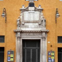 Ferrara, palazzo comunale, portale dell'ex-cappella di corte, 1476