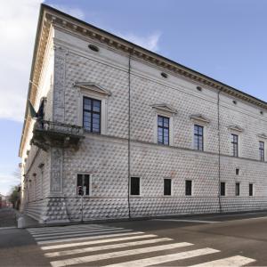 Ferrara palazzo diamanti 2 - TIEGHI MAURIZIO