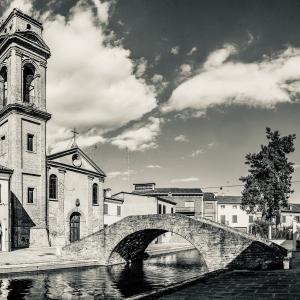 UiaGH Ponte e chiesa del Carmine a Comacchio - Vanni Lazzari