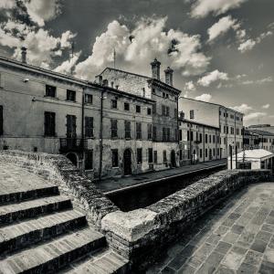 PqZIQ Centro storico di Comacchio, Sul Ponte degli Sbirri - Vanni Lazzari