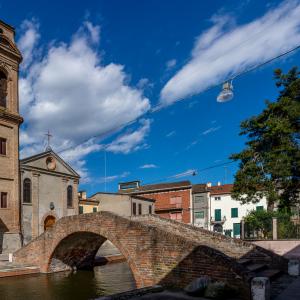JcPEKF Centro storico di Comacchio - Ponte e Chiesa del Carmine - Vanni Lazzari