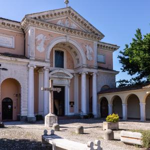DzFDB Alla fine del Loggiato Santuario di Santa Maria in Aula Regia - Vanni Lazzari