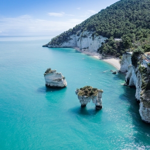 Faraglioni di baia dei Mergoli - ENIT SpA
