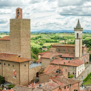 Il borgo di Vinci con il Palazzo Comunale e la Chiesa Madre di Santa Croce - ENIT SpA