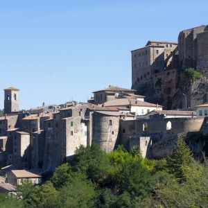 Veduta del Borgo di Sorano con la fortezza Orsini - Simone Antonazzo / ENIT SpA