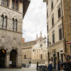Massa Marittima, la Cattedrale di San Cerbone vista da via della Libertà - ENIT SpA