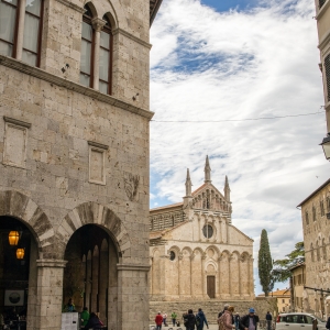 Massa Marittima, la Cattedrale di San Cerbone vista da via della Libertà - ENIT SpA