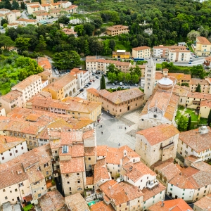 Vista aerea di Massa Marittima - ENIT SpA