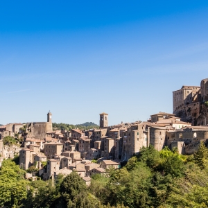 Veduta del Borgo di Sorano con la fortezza Orsini - Simone Antonazzo / ENIT SpA