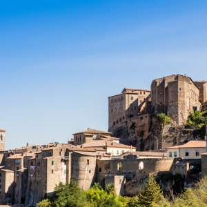 Veduta del Borgo di Sorano con la fortezza Orsini - Simone Antonazzo / ENIT SpA