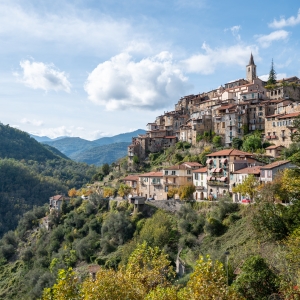 Apricale - vista del borgo - Agenzia per la Promozione Turistica InLiguria