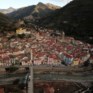 Badalucco - vista dall'alto del borgo - Agenzia per la Promozione Turistica InLiguria