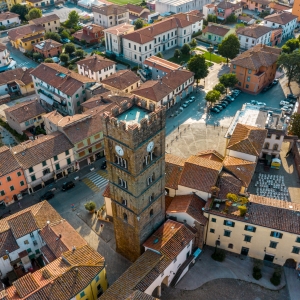 Vista aerea di Altopascio con il campanile della Chiesa di San Jacopo Maggiore - ENIT SpA