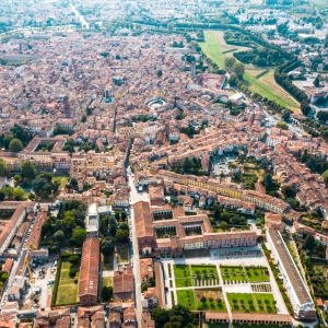 Vista aerea di Lucca - in basso nella foto il Giardino degli Osservanti - ENIT SpA