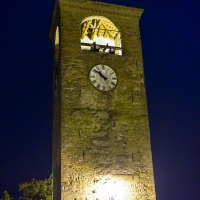 Torre dell'orologio di Castelvetro di Modena di notte ver2 - Steqqq