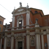 Chiesa di San Giorgio a Modena vista dal basso
