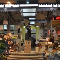 Fontana La portatrice di frutta del Mercato coperto di via Albinelli