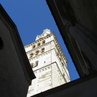 Torre Ghirlandina di Modena dal basso 6 - Matteolel