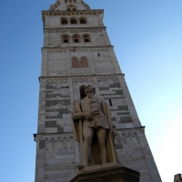 Torre Ghirlandina di Modena dal basso 1