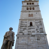 Torre Ghirlandina di Modena dal basso 7 - Matteolel - Modena (MO)