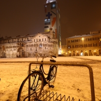 Neve in Piazza Grande Duomo e Ghirlandina coperta dal Telo del Paladino - Giandobert - Modena (MO)