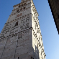 Torre Ghirlandina di Modena dal basso 3 - Matteolel - Modena (MO)