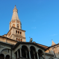 Torre Ghirlandina vista da Piazza Grande Modena - BeaDominianni