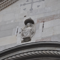 Duomo modena estero porta foto di Manesti