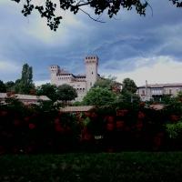 Rocca di vignola tra fiori e tempesta - Manuel.frassinetti - Vignola (MO)
