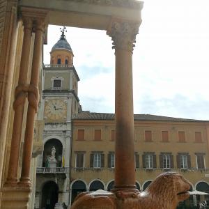 Palazzo Comunale di Modena dalla Porta dei Principi del Duomo - LuisaMelotti