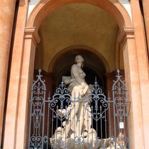 Palazzo Ducale (Sassuolo), statua della facciata 06 - Mongolo1984