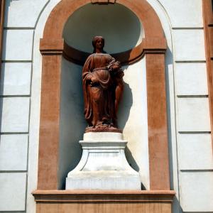 Palazzo Ducale (Sassuolo), statua della facciata 01 - Mongolo1984