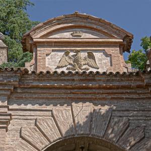 Particolare dello stemma araldico sull'arco di accesso al castello - Caba2011