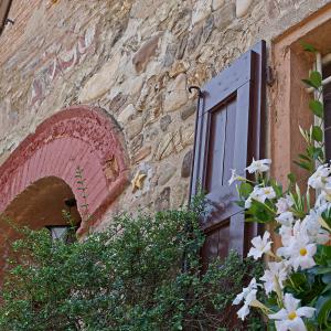 Antico portale di abitazione nobiliare del Borgo di Savignano sul Panaro
