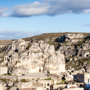 Vista di Matera con la Chiesa rupestre di Santa Maria di Idris - Simone Antonazzo / ENIT SpA