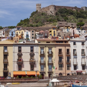 Lungofiume di Bosa e il castello Malaspina - Simone Antonazzo / ENIT SpA