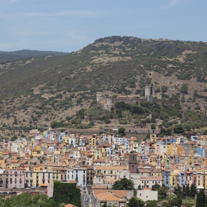 Panoramica del borgo di Bosa e del castello Malaspina - Simone Antonazzo / ENIT SpA