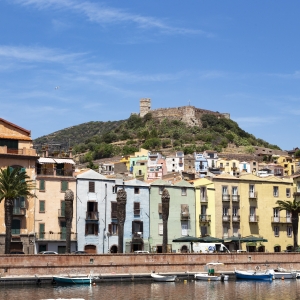 Lungofiume di Bosa e il castello Malaspina - Simone Antonazzo / ENIT SpA