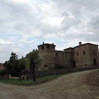 Panoramica del castello di Agazzano - Paperkat - Agazzano (PC)