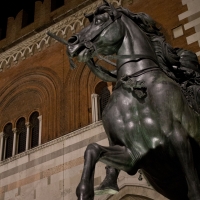 Statua equestre di notte - Filmarche - Piacenza (PC)