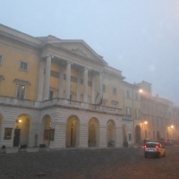 Teatro municipale nella nebbia di Gennaio