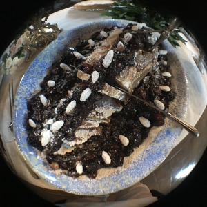 Lattonzolo brasato con mandorle e prugne - ricetta storica - Maria Rita Trecci