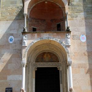 Duomo (Piacenza), portale centrale, protiro 06 by Mongolo1984