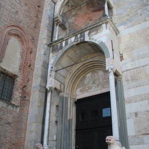 Duomo (Piacenza), doppio protiro 01 by Mongolo1984