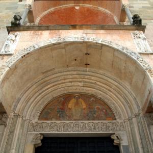 Duomo (Piacenza), portale centrale, protiro 02 by Mongolo1984
